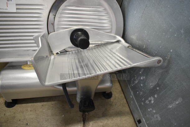 Globe G12 Stainless Steel Commercial Countertop Meat Slicer w/ Blade Sharpener. 115 Volts, 1 Phase. Tested and Working! - Image 4 of 7