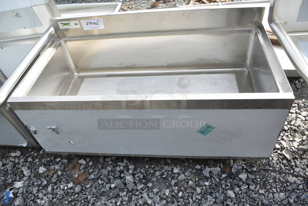 BRAND NEW SCRATCH AND DENT! Regency 600IB1836CP 18" x 36" Underbar Ice Bin with 7 Circuit Post-Mix Cold Plate and Bottle Holders - 79 lb. No Legs.  - Image 3 of 5