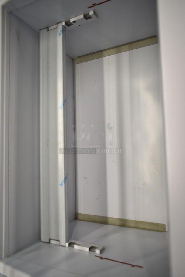 Bastia ISETTA4TP Metal Commercial Floor Style Merchandiser Display Case. 230 Volts, 1 Phase.  - Image 2 of 4