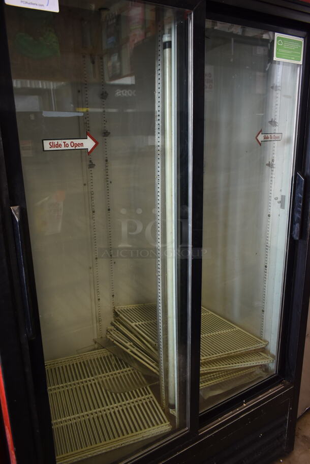 True GDM-37EM Metal Commercial 2 Door Reach In Cooler Merchandiser w/ Poly Coated Racks. 115 Volts, 1 Phase. Tested and Working! - Image 3 of 11