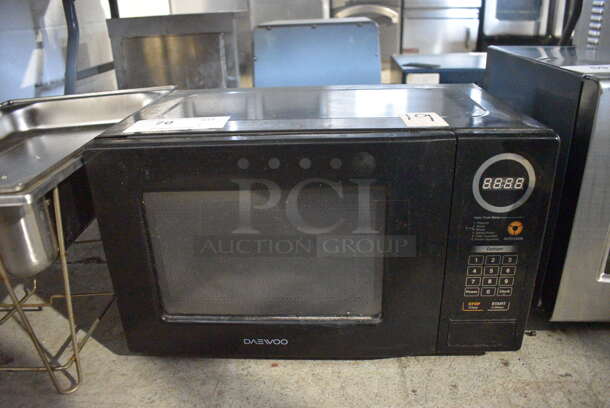 Daewood Model KOR-7L7EB Countertop Microwave Oven w/ Plate. 120 Volts, 1 Phase. 17.5x11x10.5