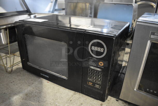 Daewood Model KOR-7L7EB Countertop Microwave Oven w/ Plate. 120 Volts, 1 Phase. 17.5x11x10.5 - Image 2 of 5