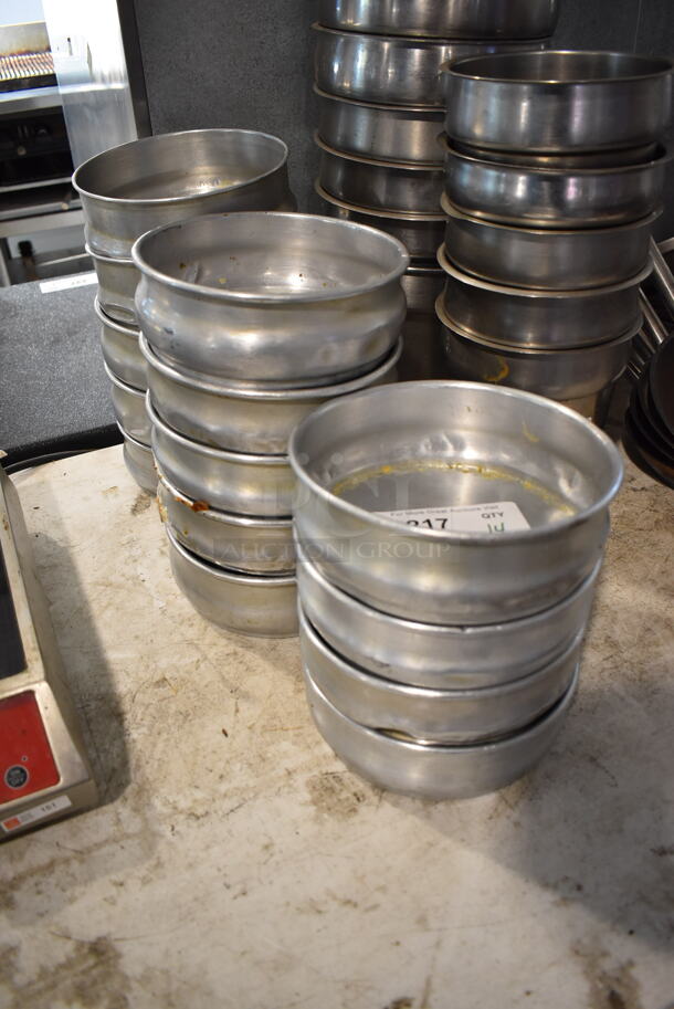 14 Metal Round Baking Pans. 8x8x2.5. 14 Times Your Bid! - Image 2 of 5