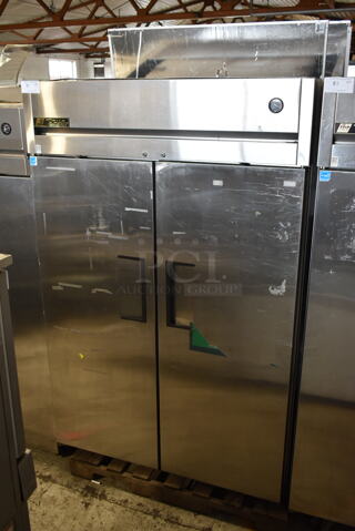 2014 True TG2R-2S ENERGY STAR Stainless Steel Commercial 2 Door Reach In Cooler w/ Poly Coated Racks. 115 Volts, 1 Phase. Tested and Working!