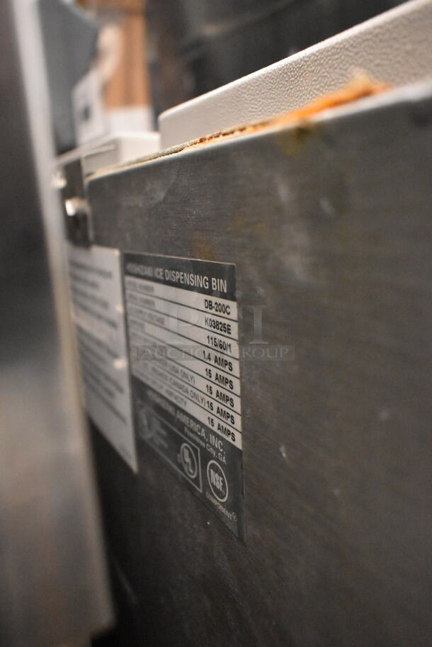 Hoshizaki KM-500MAF Stainless Steel Commercial Ice Head on Hoshizaki DB-200C Hotel Dispenser Ice Bin. 115-120 Volts, 1 Phase.  - Image 6 of 7