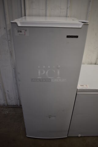 BRAND NEW SCRATCH AND DENT! Thomson TFRF690 Metal Single Door Reach In Freezer. 115 Volts, 1 Phase. 21.5x22x56. Tested and Working!
