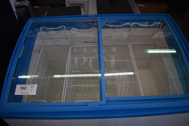 AHT RIO S 100 Metal Commercial Chest Freezer Merchandiser on Commercial Casters. 110-120 Volts, 1 Phase. 40x26x35.5. Tested and Working! - Image 3 of 6