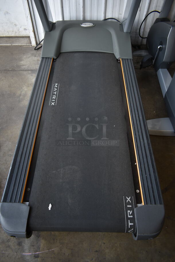 Matrix Ultimate Deck Commercial Floor Style Treadmill. Tested and Working! - Image 3 of 7
