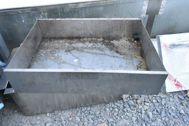 2 Metal Items Including Bin. Includes 29x18x13. 2 Times Your Bid!  - Image 4 of 4