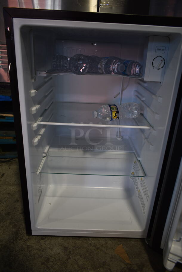 Hisense RR44D6ASE Metal Mini Cooler. 115 Volts, 1 Phase. Tested and Working! - Image 2 of 4