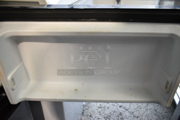Galanz Metal Mini Cooler and Freezer. 115 Volts, 1 Phase. Tested and Powers On But Does Not Get Cold - Image 3 of 4