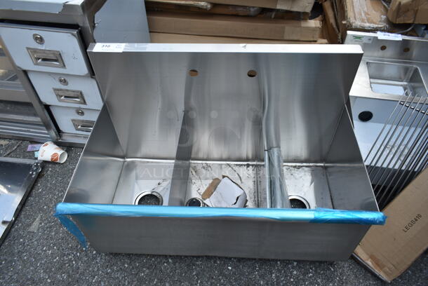 BRAND NEW SCRATCH AND DENT! Stainless Steel Commercial 3 Bay Sink. No Legs.  - Image 1 of 5