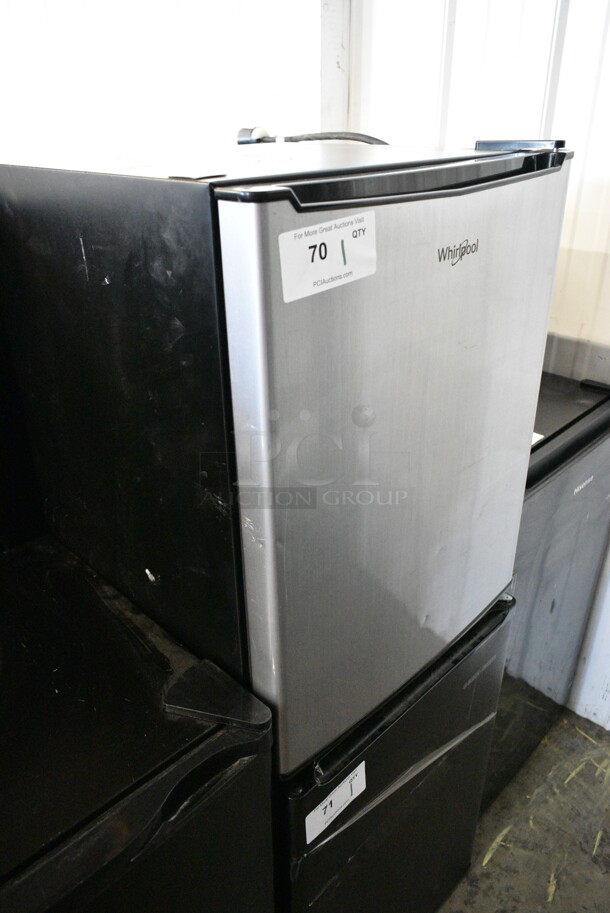 Whirlpool WH27S1E Metal Mini Cooler. 115 Volts, 1 Phase. Tested and Powers On But Does Not Get Cold - Image 2 of 6