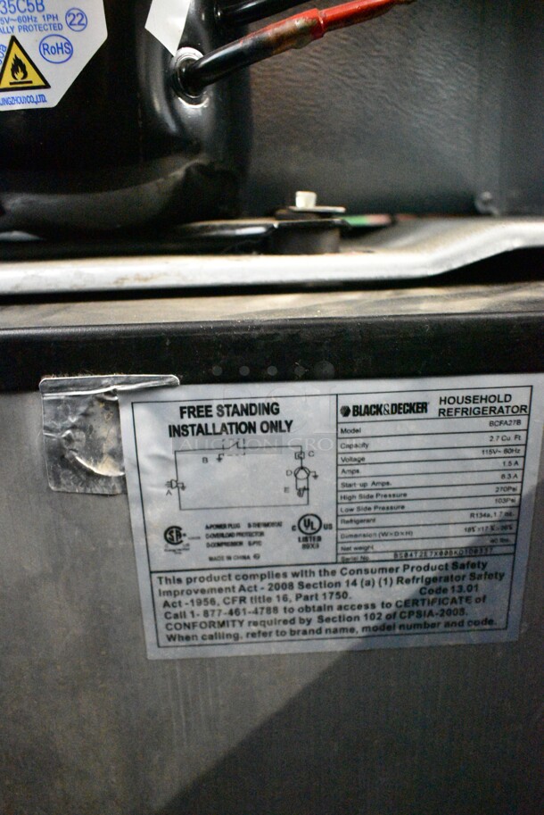 Black & Decker BCFA27B Metal Mini Cooler. 115 Volts, 1 Phase. Tested and Powers On But Does Not Get Cold - Image 5 of 5