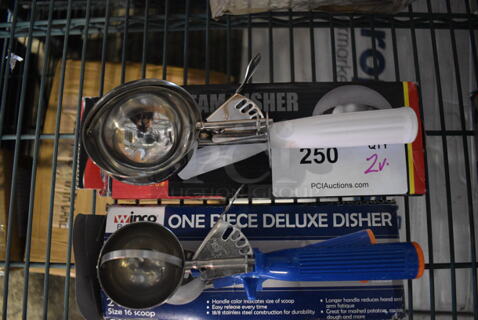 2 BRAND NEW SCRATCH AND DENT! Scoopers. 8.5", 9". 2 Times Your Bid!