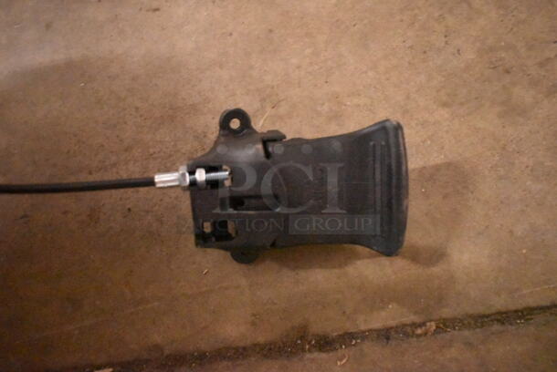 BRAND NEW SCRATCH AND DENT! Flat Tech Self Stabilizing Table Column.  - Image 3 of 4