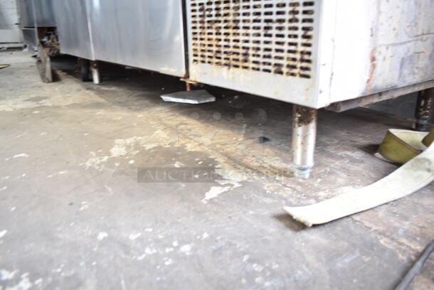 Randell 8260N Stainless Steel Commercial Pizza Prep Table. 115 Volts, 1 Phase. Tested and Powers On But Does Not Get Cold
 - Image 2 of 6