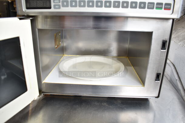 Amana HDC21RB Metal Commercial Countertop Microwave Oven. 208/230 Voltas, 1 Phase.  - Image 3 of 5