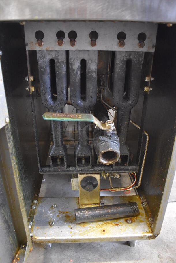 Atosa ATFS-40 Stainless Steel Commercial Floor Style Natural Gas Powered Deep Fat Fryer. 102,000 BTU. 15.5x30x44 - Image 5 of 6