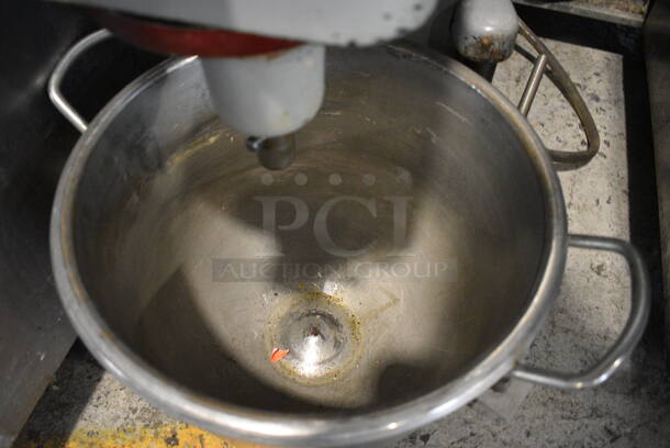 Univex Model 1222 Metal Commercial Countertop 20 Quart Planetary Dough Mixer w/ Paddle Attachment and Metal Bowl. 115 Volts, 1 Phase. 11x30x26. Tested and Working! - Image 2 of 10