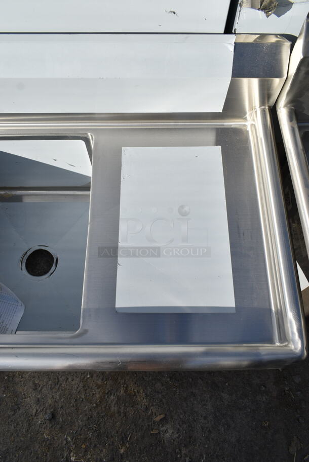 BRAND NEW SCRATCH AND DENT! Steelton 522CS31620LR 84" 18-Gauge Stainless Steel Three Compartment Commercial Sink with 2 Drainboards - 16" x 20" x 12" Bowls - Image 5 of 8
