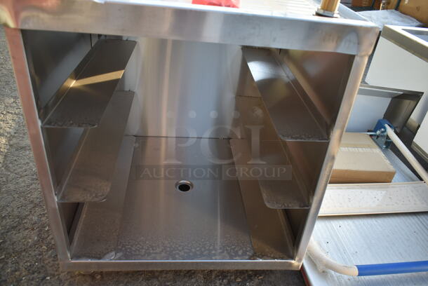 BRAND NEW SCRATCH AND DENT! Regency 600GRSU2324C Stainless Steel Corrugated Top Glass Rack Storage Unit - 23" x 24" - Image 5 of 7