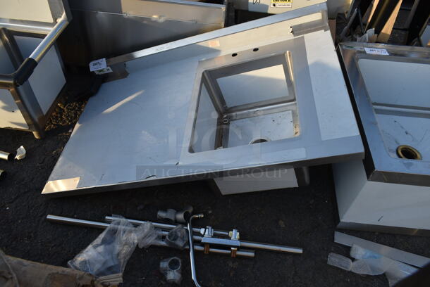 BRAND NEW SCRATCH AND DENT! Regency 600ST3048R 30" x 48" 16 Gauge Stainless Steel Work Table with Right Sink and Cross Bracing - Image 2 of 7