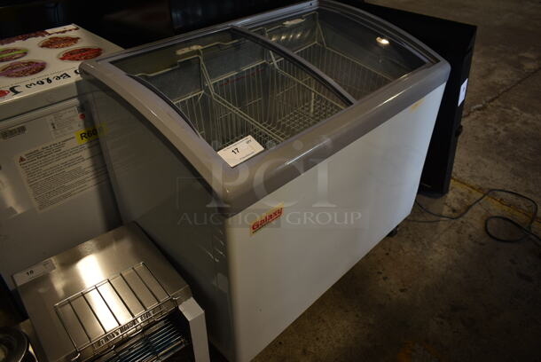 Galaxy 177ICFC9HC Metal Commercial Chest Freezer Merchandiser w/ 2 Poly Coated Baskets. 110 Volts, 1 Phase. Tested and Working! - Image 3 of 9