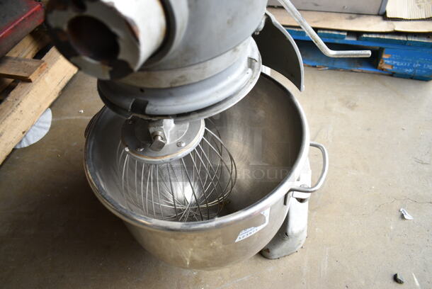 Hobart Legacy HL200 Metal Commercial Countertop 20 Quart Planetary Dough Mixer w/ Stainless Steel Mixing Bowl and Whisk Attachment. 100-120 Volts, 1 Phase. Tested and Working! - Image 4 of 5