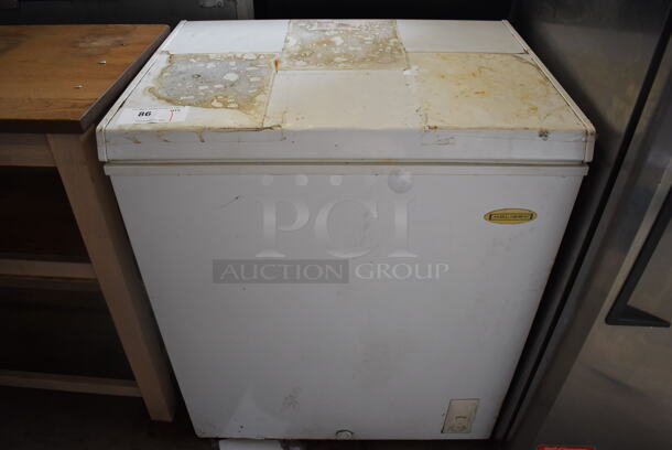 Holiday LCM050LC Metal Chest Freezer. 115 Volts, 1 Phase. 30x22x34. Tested and Working!