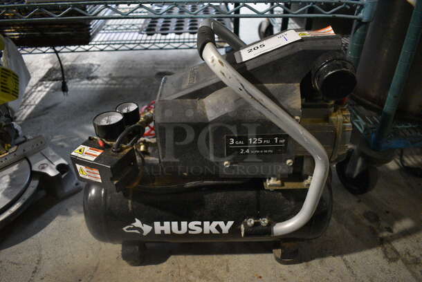 Husky BS1003 3 Gallon 125 PSI Air Compressor. 21x8x19