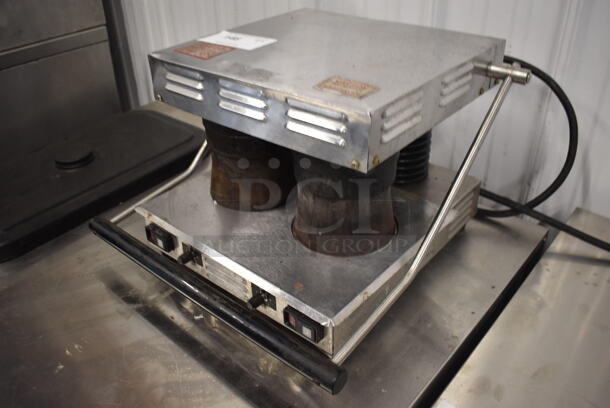 Wisco 325B Commercial Stainless Steel Electric Countertop Pocket Sandwich Grill With 2 Pods. 120V. Tested and Working! - Image 3 of 5