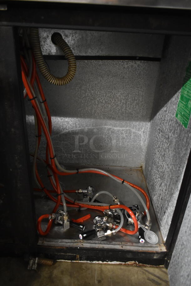 True TDD-2 Stainless Steel Commercial Direct Draw Kegerator w/ 4 Head Tower, Single Head Tower and 5 Couplers. 115 Volts, 1 Phase. Tested and Working! - Image 6 of 7