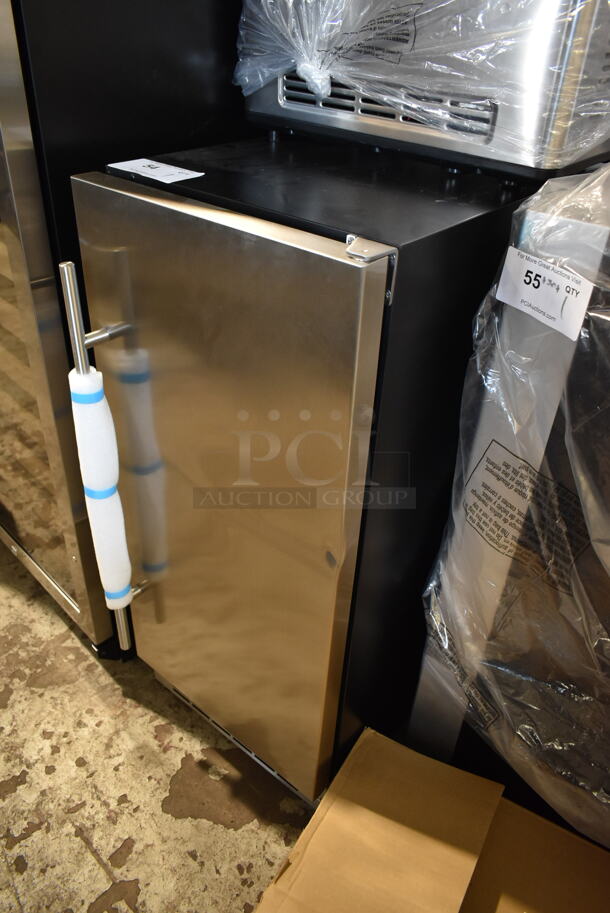 BRAND NEW SCRATCH AND DENT! Danby DIM32D1BSSPR 32lb 15" Stainless Steel Built-In Ice Maker. 115 Volts, 1 Phase. Tested and Working! - Image 2 of 8