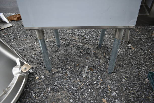 BRAND NEW SCRATCH AND DENT! Regency 600IB2124 Stainless Steel Commercial Ice Bin. - Image 3 of 5