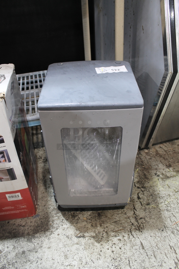 BRAND NEW IN BOX! RoadPro Snack Master 12 V Thermoelectric Cooler / Warmer Merchandiser.