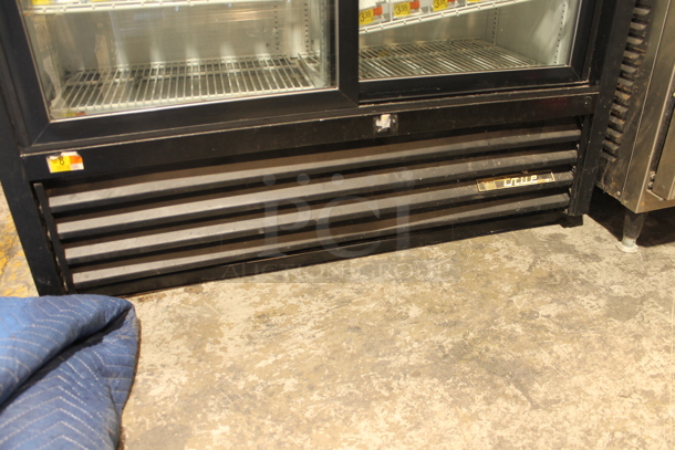 2016 True GDM-41SL-54-LD Metal Commercial 2 Door Reach In Cooler Merchandiser w/ Poly Coated Racks and Drink Sliders. 115 Volts, 1 Phase. Tested and Working! - Image 3 of 6