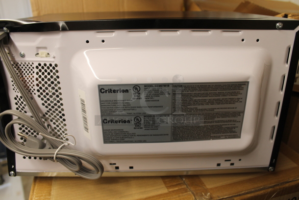BRAND NEW SCRATCH AND DENT! Criterion CCM071B Countertop Microwave Oven. 120 Volts, 1 Phase.  - Image 7 of 7