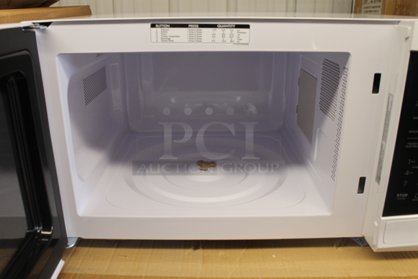 BRAND NEW SCRATCH AND DENT! Criterion CCM11M1W Countertop Microwave Oven. Missing Plate. 120 Volts, 1 Phase.  - Image 5 of 7