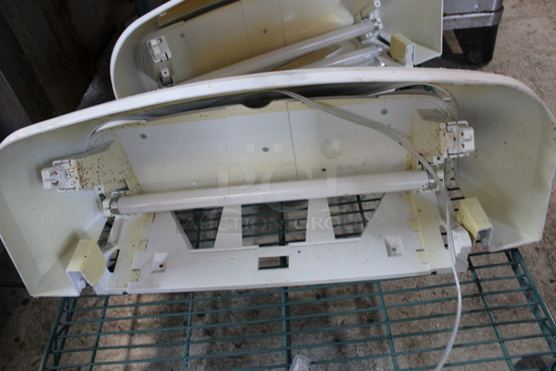 Ecolab White Poly Wall Mount Bug Zapper. 24x11.5x9. Tested and Working! - Image 3 of 3