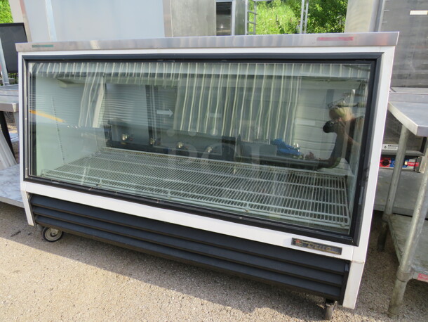 One WORKING TRUE Counter Height Deli Case On Casters. Model# TSID-72-3L. 115 Volt. 72.5X32X48 - Image 2 of 3