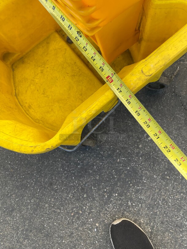 Global Industrial Mop Bucket And Wringer Combo 38 Qt., Down Press, Yellow - Image 6 of 8