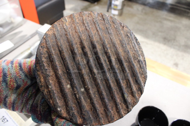 Cast Iron Round Bacon Press. 7x7x2.5 - Image 3 of 3
