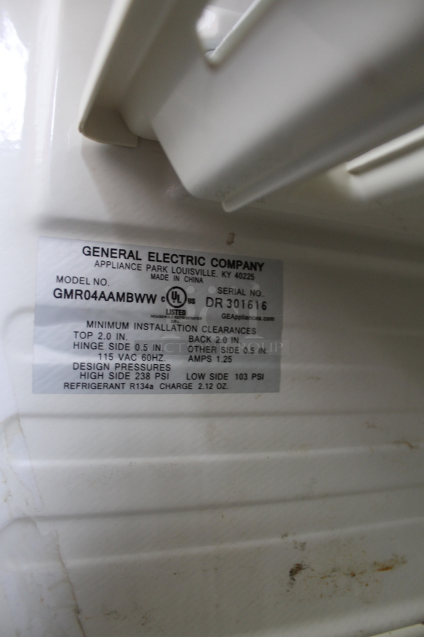 General Electric GE GMR04AAMBWW Mini Cooler. 120 Volts, 1 Phase. Tested and Working! - Image 5 of 5