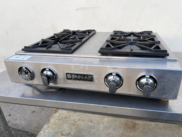 Clean! Jenn-air Pro-Style Series
30 inch Pro-Style Gas Rangetop with 4 Sealed Burners and Flame-Sensing Reignition Natural Gas Tested and Working! - Image 2 of 10