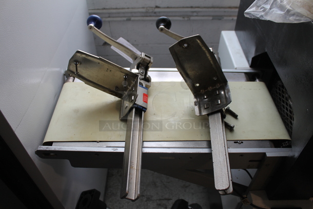 2 Edlund Metal Commercial Can Openers w/ Mounts. 2 Times Your Bid! - Image 1 of 4