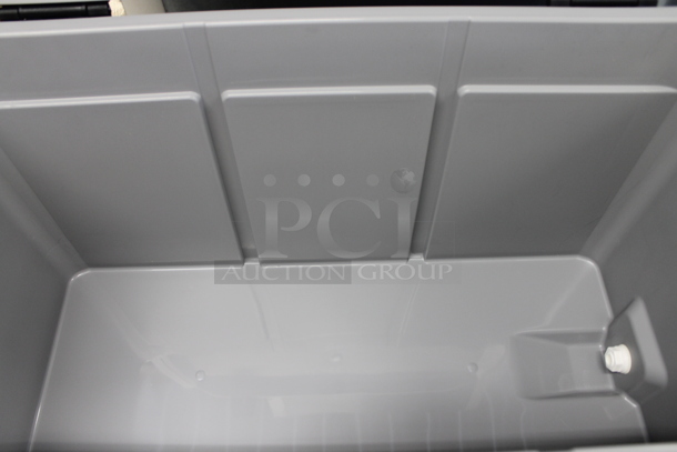 LIKE NEW! Igloo 49548 Marine Ultra 100 Qt. White Cooler with Comfort Grip Handles - Image 5 of 6