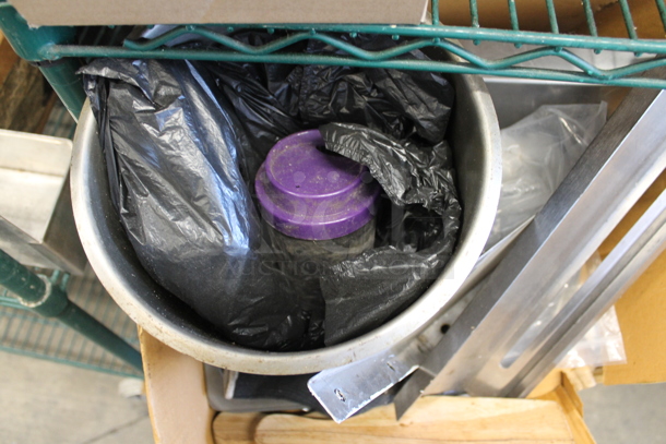 ALL ONE MONEY! Tier Lot of Various Items Including Round Metal Cake Baking Pans  - Image 3 of 3