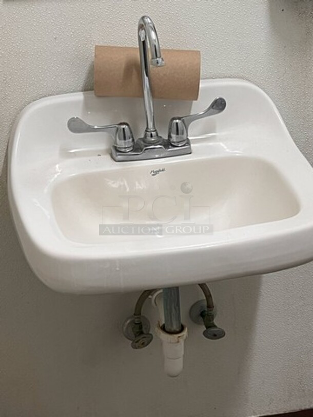 Bathroom Handwashing Sink, No Faucet.
BUYER REMOVAL. **LABOR FOR REMOVAL ADDITIONAL FEE, CONTACT MISSOURI DIVISION FOR LABOR QUOTE OR ADDITIONAL QUESTIONS. - Item #1112199