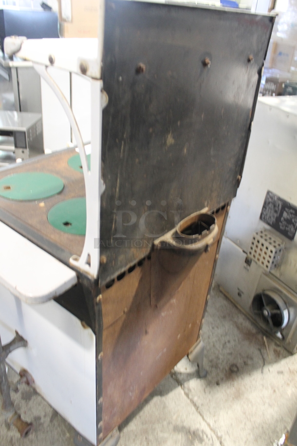 VINTAGE! Alacazar Metal Commercial Gas Powered 4 Burner Range w/ Oven, Over Shelf and Back Splash.  - Image 7 of 9